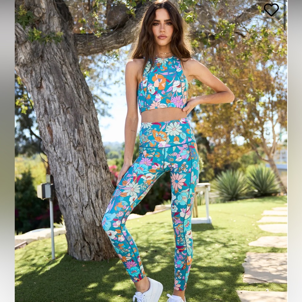 NWOT New Beach Bunny Spencer floral workout leggings and bra top set